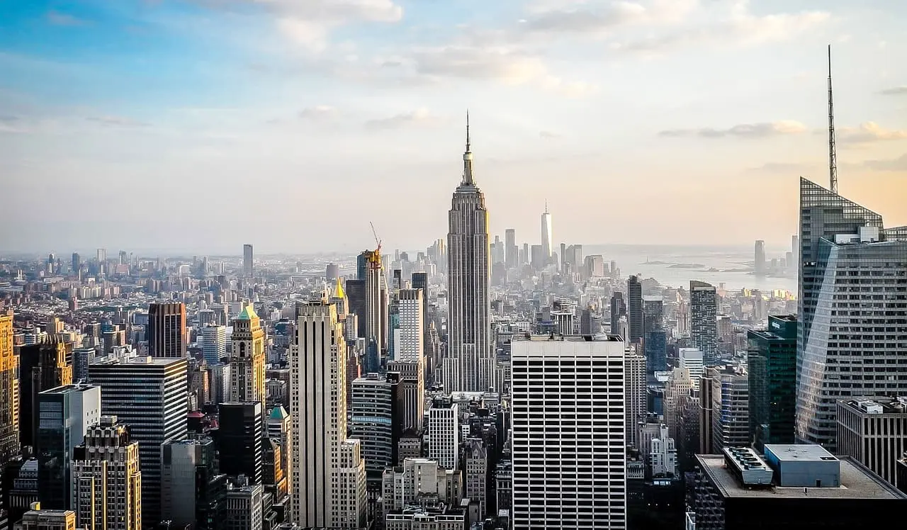 NYC Population Decline: Median Earnings Drop to $49K