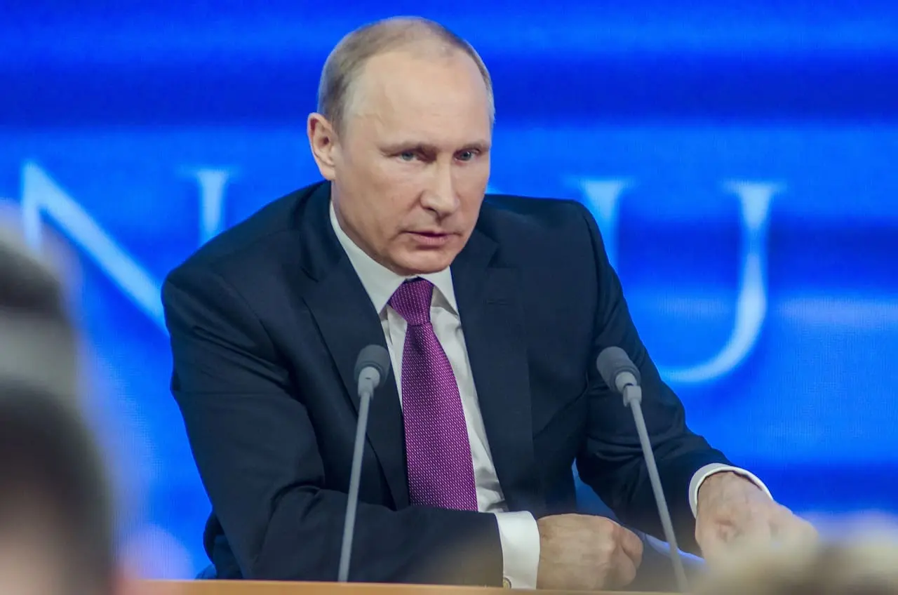 Putin Strengthens Crackdown on Critics with Asset Seizure Law Amid Ukraine Conflict