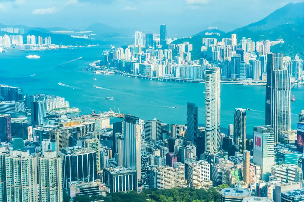 Hong Kong’s Luxury Home Market Sees Dramatic Price Cuts: A Golden Opportunity for Buyers?